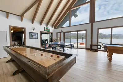 Image de Hakuna Matata: 4 Br / 2. 5 Ba maison Ă Big Bear Lake, pour 12 personnes