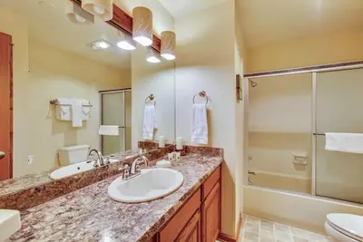 Image de The Ridge at Sunriver - Condo # 7 - Accès fourni à la piscine saisonnière et aux installations de tennis sur place, au bain à remous ouvert toute l'année et à 4 vélos