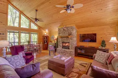 Image de Spacieux Riverfront 'Trout Valley Cabin' w \/ Pêche!