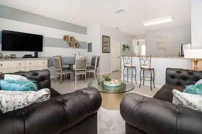 Image de Piscine privée, À quelques minutes de Disney, Station balnéaire gratuite, Wifi gratuit!