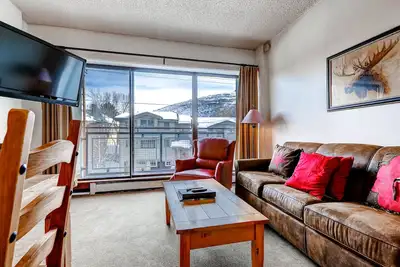 Image de Détendez-vous dans la piscine chauffée située à côté de Park City Mountain Resort