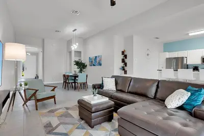 Image de RÉSERVEZ Des Offres SPÉCIALES Windsor Hills, piscine privée, minutes de Disney, grandes installations! !