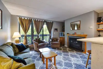 Image de Pinnacle E15 idéalement situé dans le superbe centre d'aventure de Killington