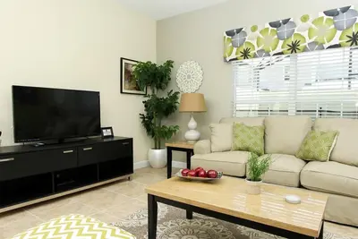 Image de Prix RÉDUIT, à proximité de Disney, Paradise Palms Resort, Services étonnants, 5 chambres à coucher! !