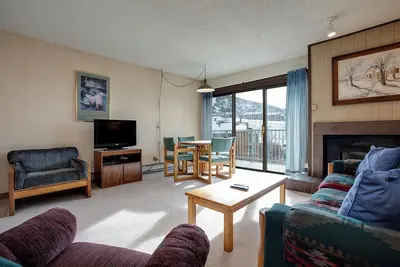 Image de St412 by Mountain Resorts ~ Situé à quelques pas des sentiers de randonnée et du village de Mtn!