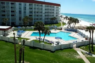 Image de Gulf Front One Bedroom, favori d'un couple!