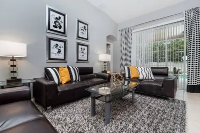 Image de RÉSERVER Maintenant Pour SPÉCIAUX, piscine privée / spa, salle de jeux, minutes de Disney! ! !