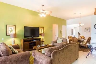 Image de Tarifs réduits, minutes à Disney World, piscine privée, commodités gratuites!