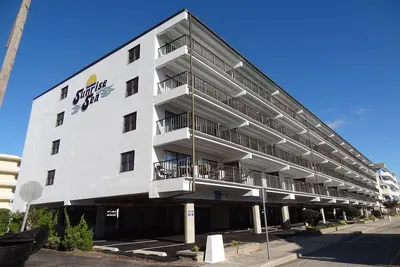 Image de Sunrise Mer 308-Oceanside 63e St, Piscine, Elev, W / D, Ac