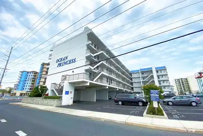 Image de Ocean Princess 207-Oceanside 134e St, Elev, W / D, Ac
