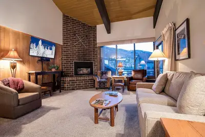 Image de Gsq34 by Mountain Resorts: Bien situé ~ Étapes menant aux activités estivales