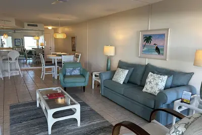 Image de Step Off Patio et promenade de la plage, une chambre au rez-
