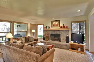 Image de The Ridge at Sunriver - Condo n ° 29 - Accès à la piscine saisonnière et aux installations de tennis sur place, bain à remous ouvert toute l'année et 4 vélos