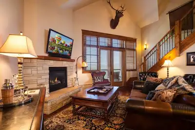Image de Aucun Frais De Nettoyage ~ Hm6a par Mountain Resorts: Penthouse de luxe somptueux ~ A / C ~ Concierge