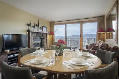 Image de Bt301 par Mountain Resorts ~ Condo de montagne w / vues ~ Courte promenade à été Événements