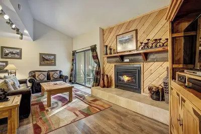 Image de Belle 2bd Condo à droite sur la 4 OClock Rd, w. Piscine et bain à remous Accès!