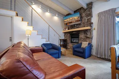 Image de Se062 by Mountain Resorts ~ Condo au dernier étage avec balcon privé!