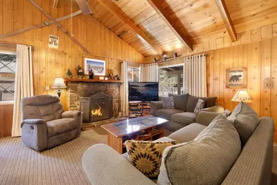 Image de * Adorable Single Story Cottage ~ Table de baby-foot ~