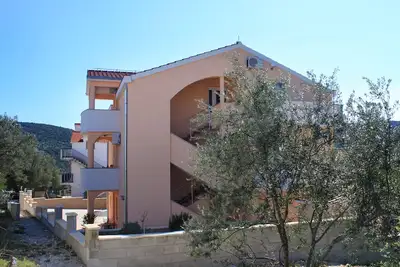 Garçonnière avec le balcon Vinisce, Trogir (As-8660-d)