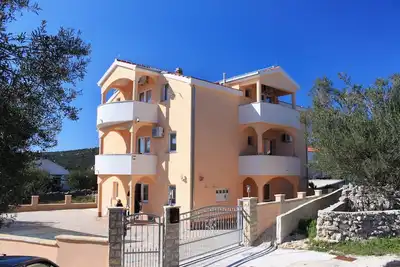 Garçonnière avec la terrasse Vinisce, Trogir (As-8660-c)