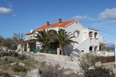 Image de Appartement de deux chambres avec la terrasse et la vue sur le mer Supetar, Brac (A-7535-a)