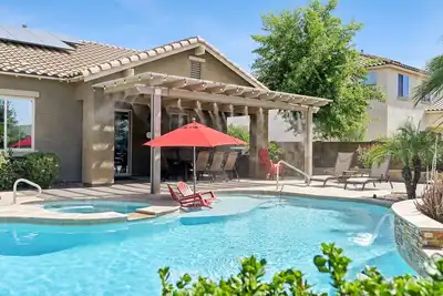 Image de Luxury Home piscine \/ spa, putting green, table de billard, système de brumisation