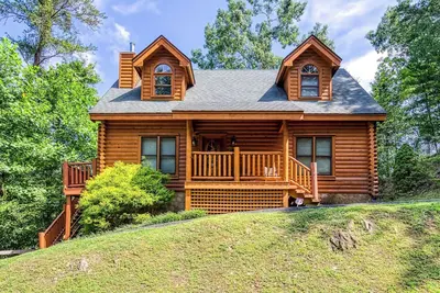 Incroyable cabane en rondins de luxe! Grand espace de vie! Vues sur la montagne! 2 baignoires jacuzzi!