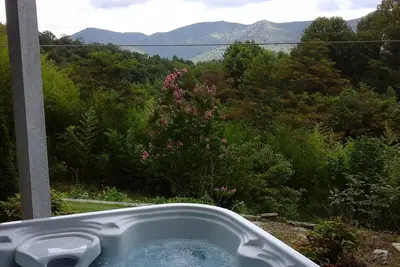 Image de Incredible View 24 / 7-2 Br et 3 Full Ba-Hot Tub-Wifi-Sleeps 7-Près de sking