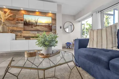 Image de Disponible DÈS Maintenant! Villa De 3 Histoires, Marina, Plage, Lagune, 2 Piscines, Tennis, Kayaks Et VÉLOS