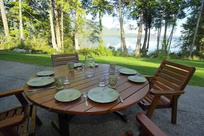 Image de Superbe Oceanancher Rancher avec une vue imprenable, sauna, bain à remous et table de billard!