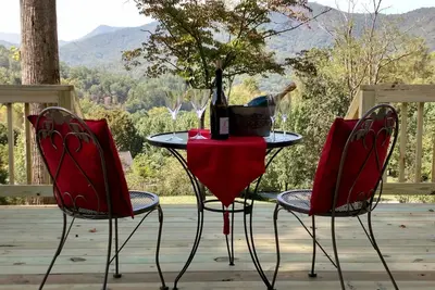 Image de 2br Stunning Views \/ Deck \/ Full Kitchen \/ Firepit Basement Aprtmnt Of Log Home \/ 2 Acr