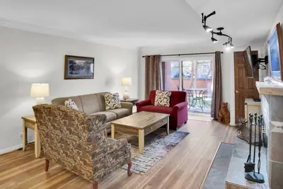 Image de Condo sur la rue principale sur la navette gratuite