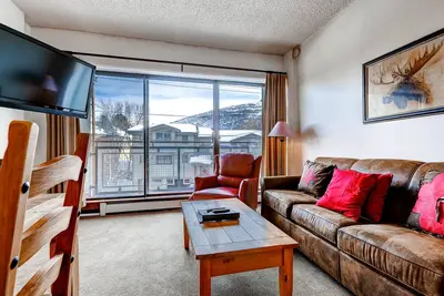 Image de Détendez-vous dans la piscine chauffée située à côté de Park City Mountain Resort
