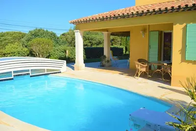 Image de Maison avec piscine couverte et terrasse barbecue - 6 couchages - Sainte Maxime