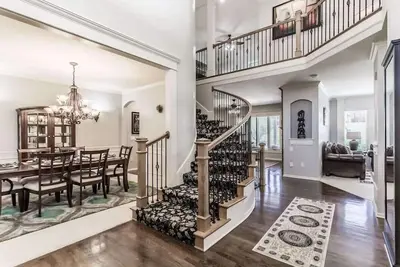 Image de Belle villa de détente, privée à côté de l'étang maison intelligente w / alexa
