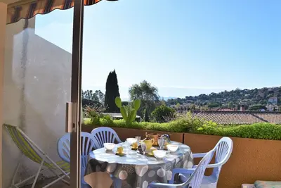 Image de Studio coin nuit proche plage avec parking - Le Lavandou