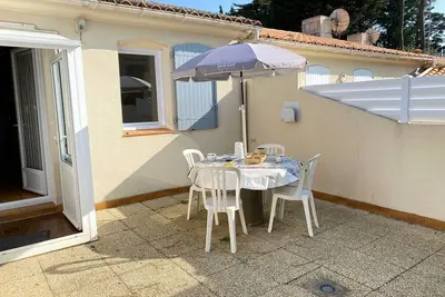Image de Maison de Vacances Cosy à 800m de la Plage avec Cour Privative et Accès Wifi