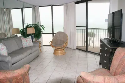 Image de Edgewater Beach Front 2e étage Gems Leeward 204