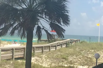 Image de Okaloosa Island, à moins de 100 pas de la plage, 1 chambre, 1 salle de bain, 4 couchages<br><br>