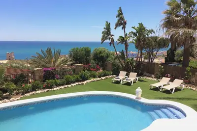 Image de Appartement duplex en bord de mer, jardin avec vue imprenable sur la mer et piscine d'eau salée