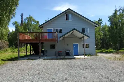 Image de Nouvelle maison confortable, à quelques minutes des rivières Kenai et Kasilof.