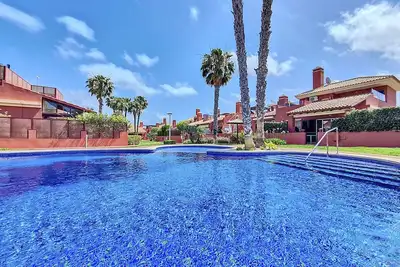 Image de Bungalow, terrasse, patio, wifi gratuit, piscine communautaire.