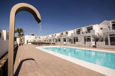 Image de Home from home Appartement de luxe de 2 chambres avec piscine chauffée.