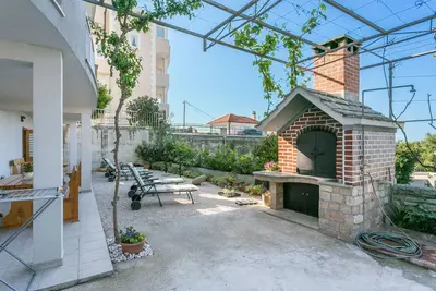 Image de Appartement d'une chambre avec la terrasse et la vue sur le mer Podstrana, Split (A-6072-b)