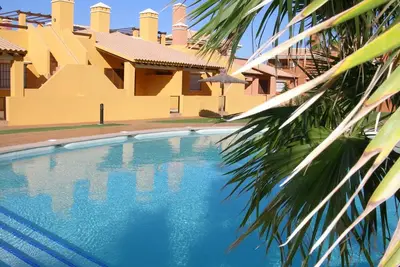 Image de Bungalow avec terrasse et patio privé, wifi gratuit, piscine communautaire