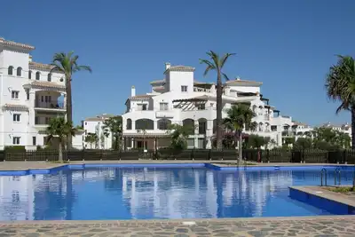Image de Appartement familial avec vue sur la piscine, wifi gratuit, télévision par satellite, parking gratuit