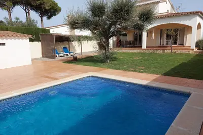 Image de Magnifique Villa avec piscine privée sur grand terrain wifi gratuit illimité