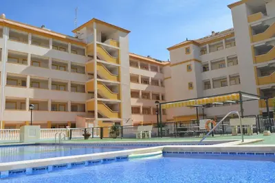 Image de Appartement rez de chaussée avec grand patio, piscine commune.