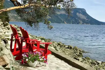 Studio en front de mer sur Maple Bay, à quelques pas de votre propre patio privé de plage
