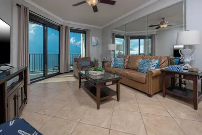 Image de Prime! ~ Beach Front ~ 2 chambres ~ espace de stationnement réservé!
